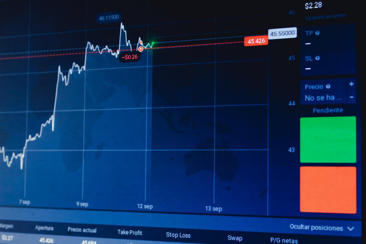 反人性交易指南:借力系统在恐慌中保持理性